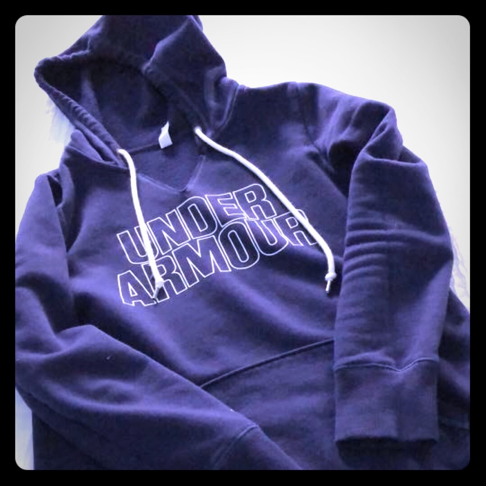 Women’s XS  Under Armour hoodie